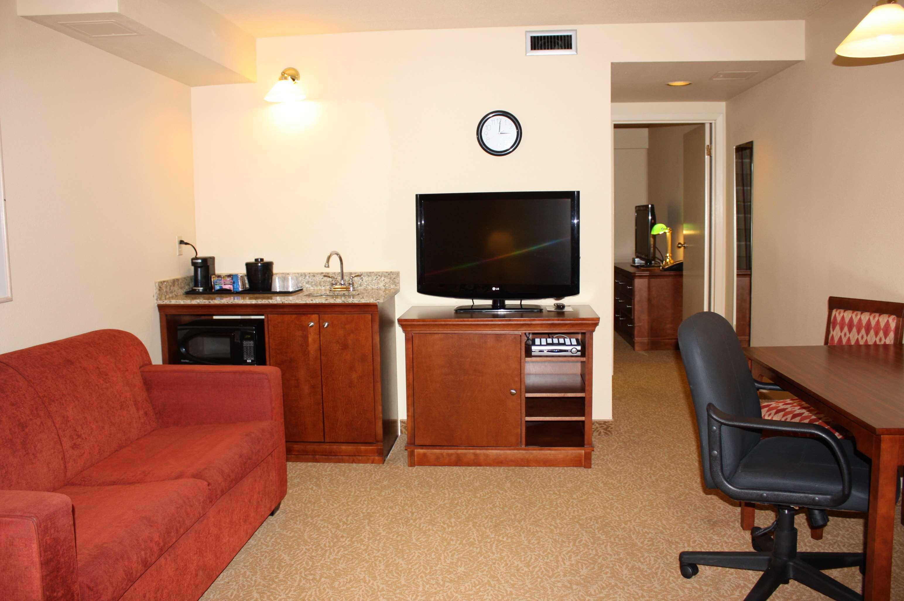 Travelodge Suites By Wyndham Regina - Eastgate Bay Eksteriør bilde
