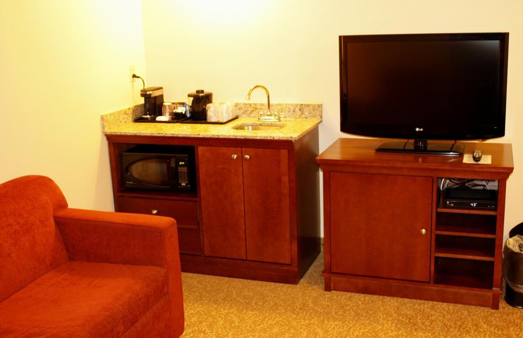 Travelodge Suites By Wyndham Regina - Eastgate Bay Eksteriør bilde
