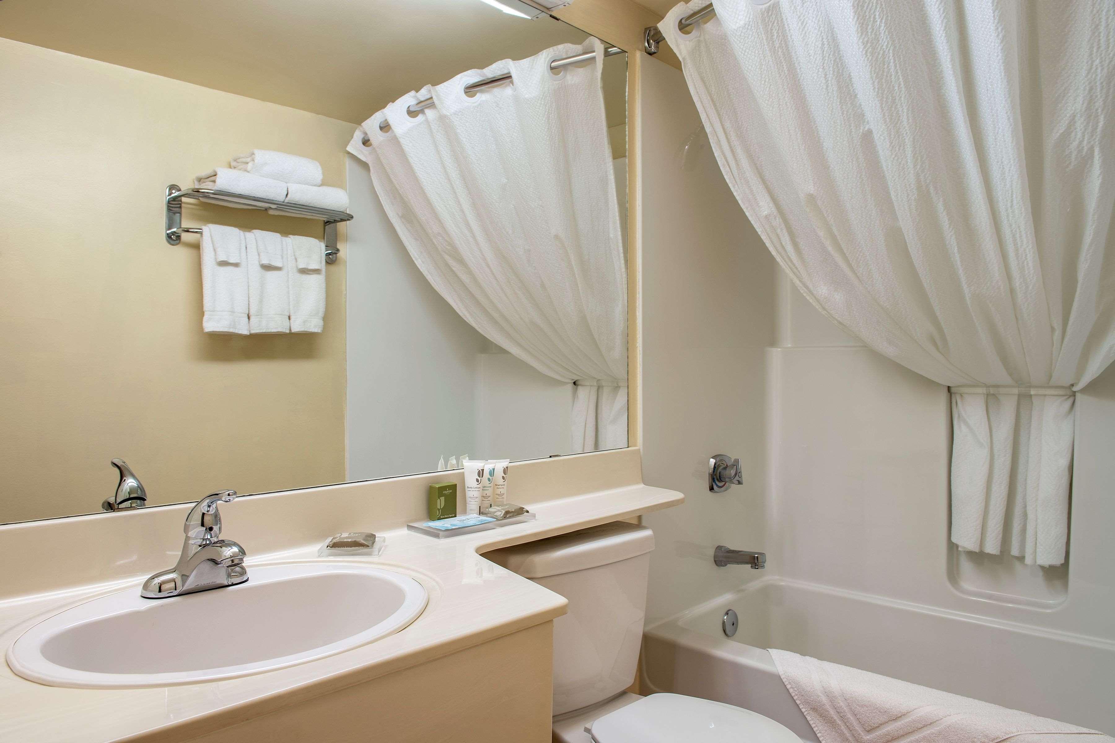 Travelodge Suites By Wyndham Regina - Eastgate Bay Eksteriør bilde