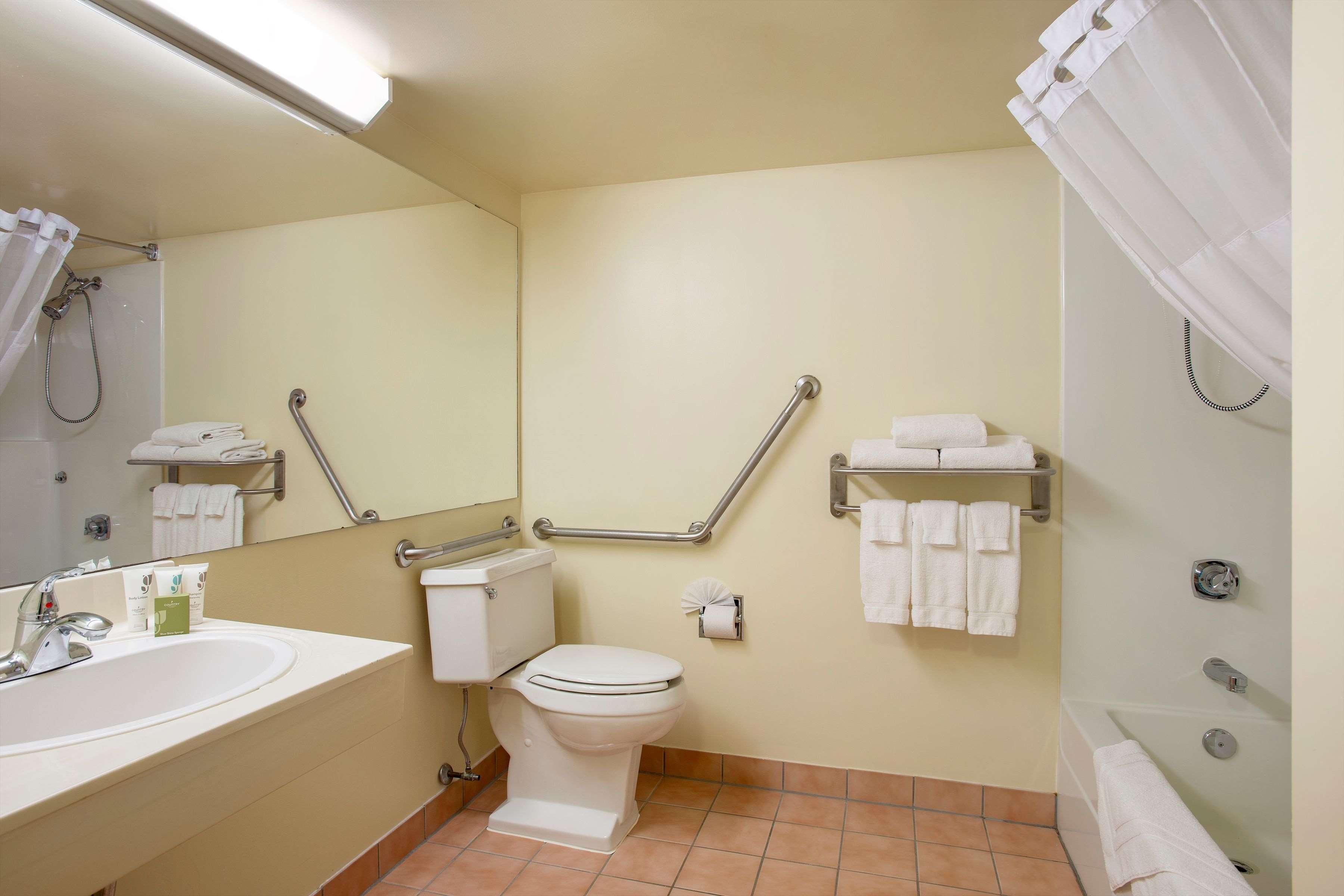 Travelodge Suites By Wyndham Regina - Eastgate Bay Eksteriør bilde